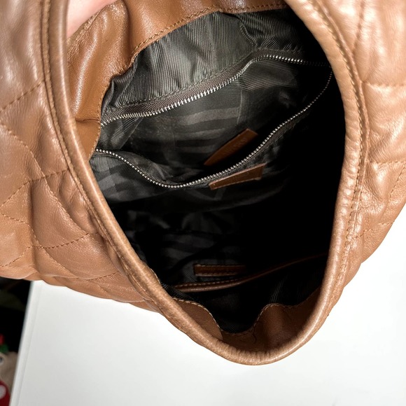Burberry Quilted Light Brown Leather Brooke Hobo Shoulder Bag with Lock and key - Picture 15 of 16